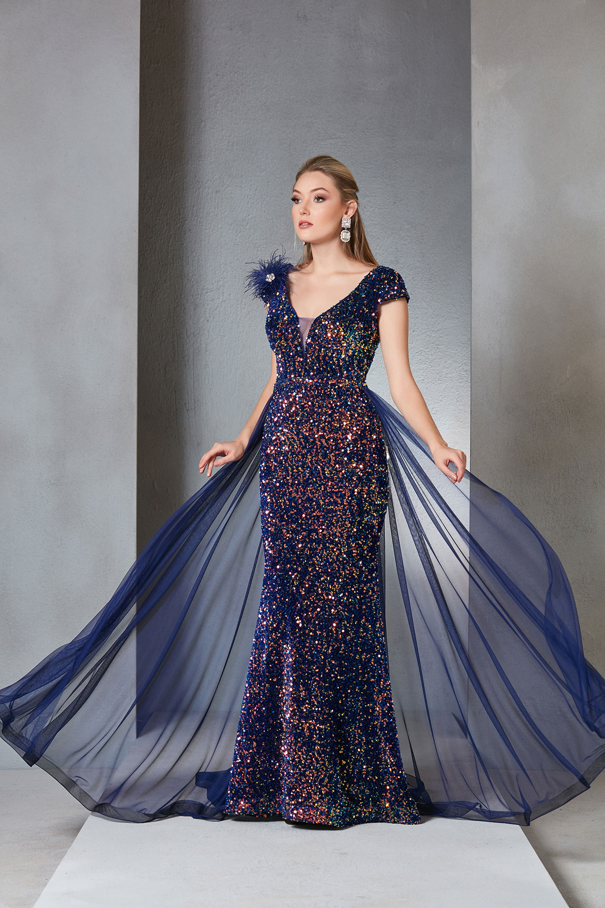 Evening gowns with modern and young lines are in Sharbet!